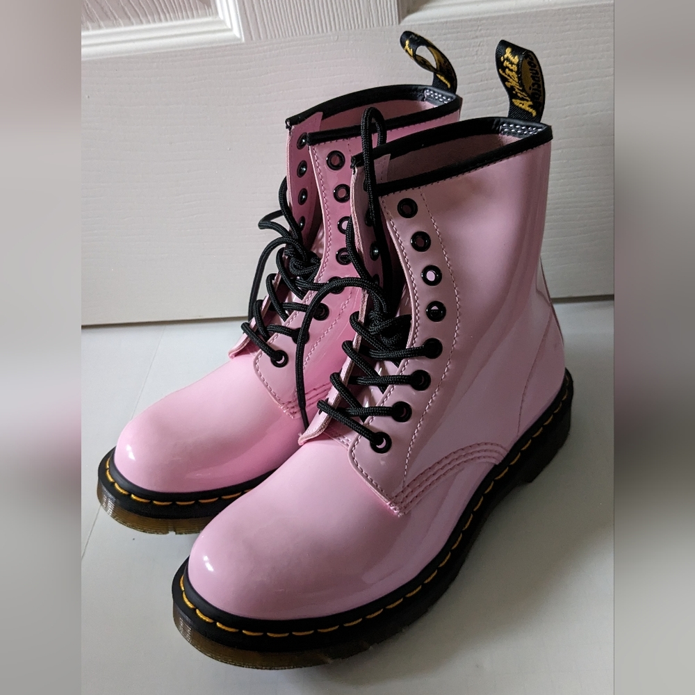 Doc Martens 1460 Pale Pink Patent Leather Lace Up Boots Size 7 NEW